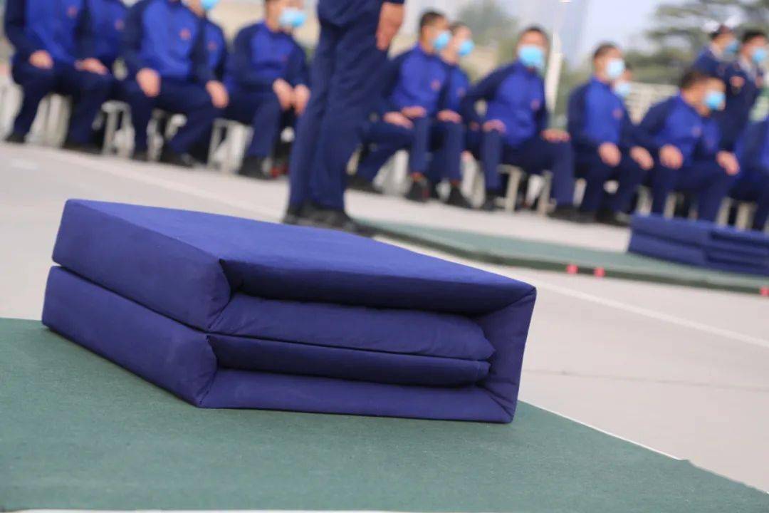有被而来叠出精彩河南消防救援总队新训支队举行叠被子大赛