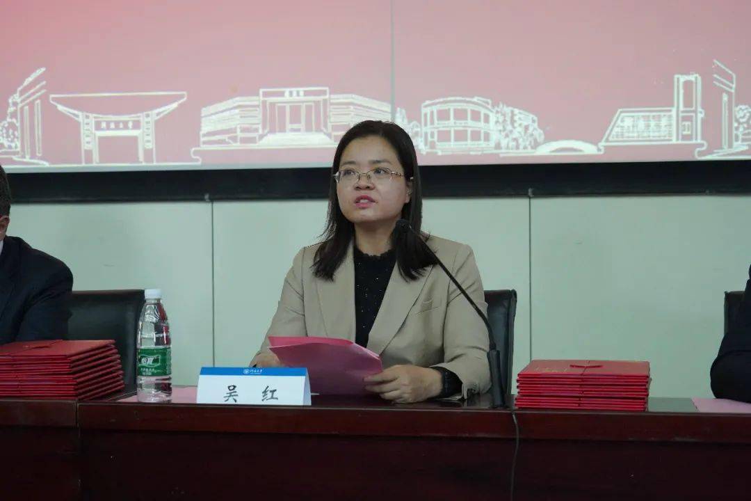 学生处处长吴红介绍了"1442工程"学生骨干的培养方案,教务处副处长