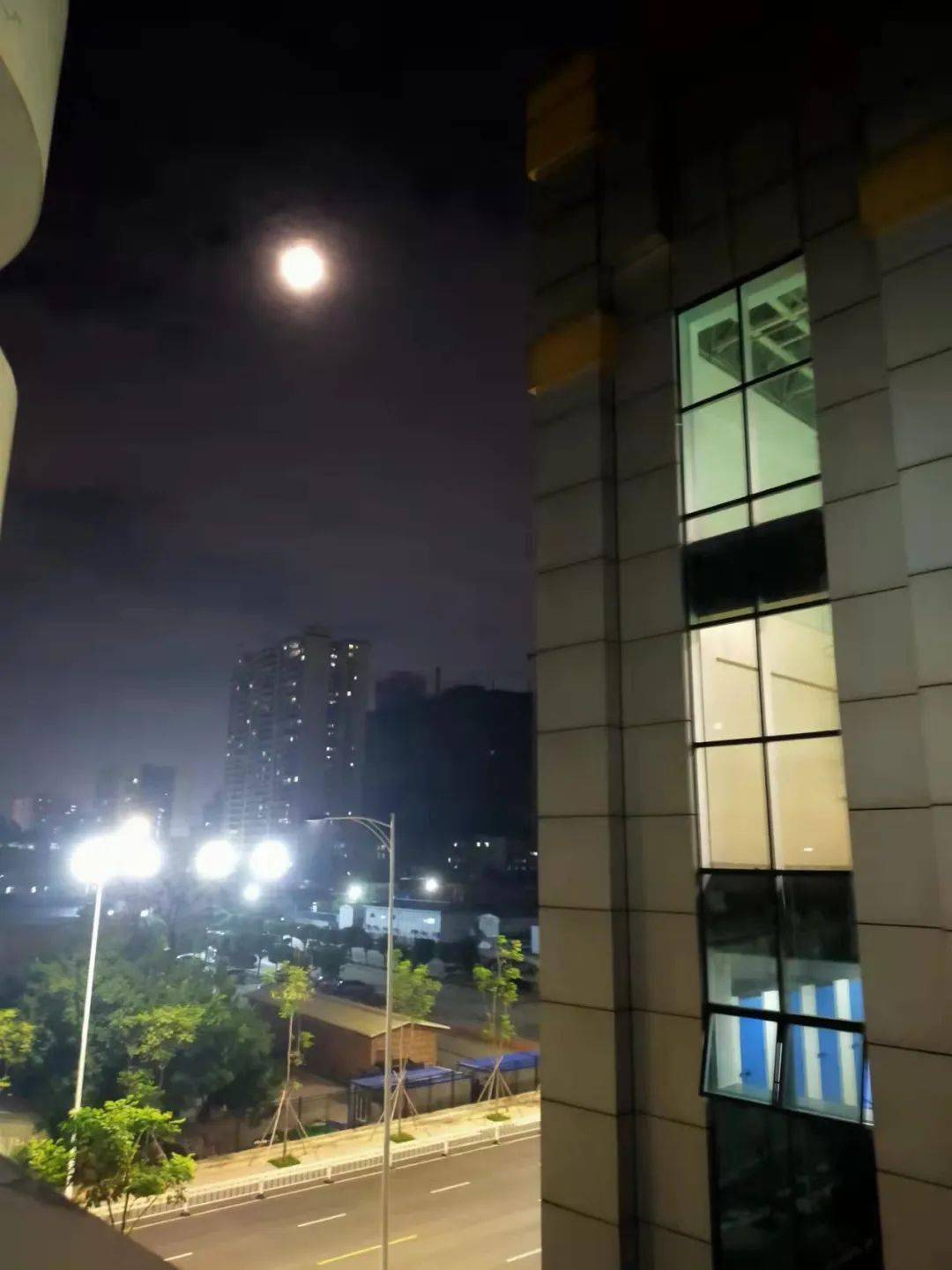 投稿丨凌晨的夜晚