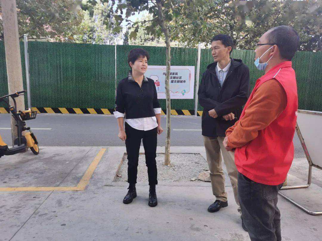 温仕红到挂联社区督导创文迎检工作