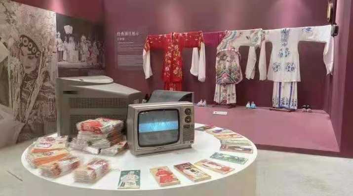 汉剧湖工大一团队设计文创产品受热捧