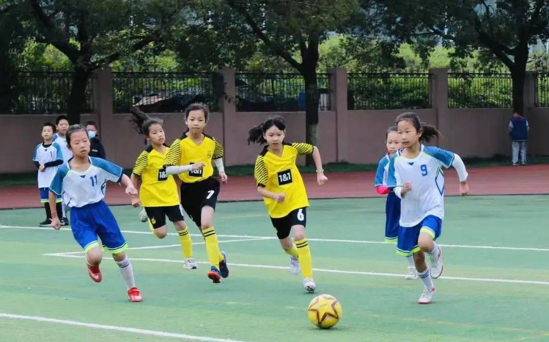 郭溪第三小学一直本着"三小大家,孕育七彩人生"办学理念,逐步形成了"