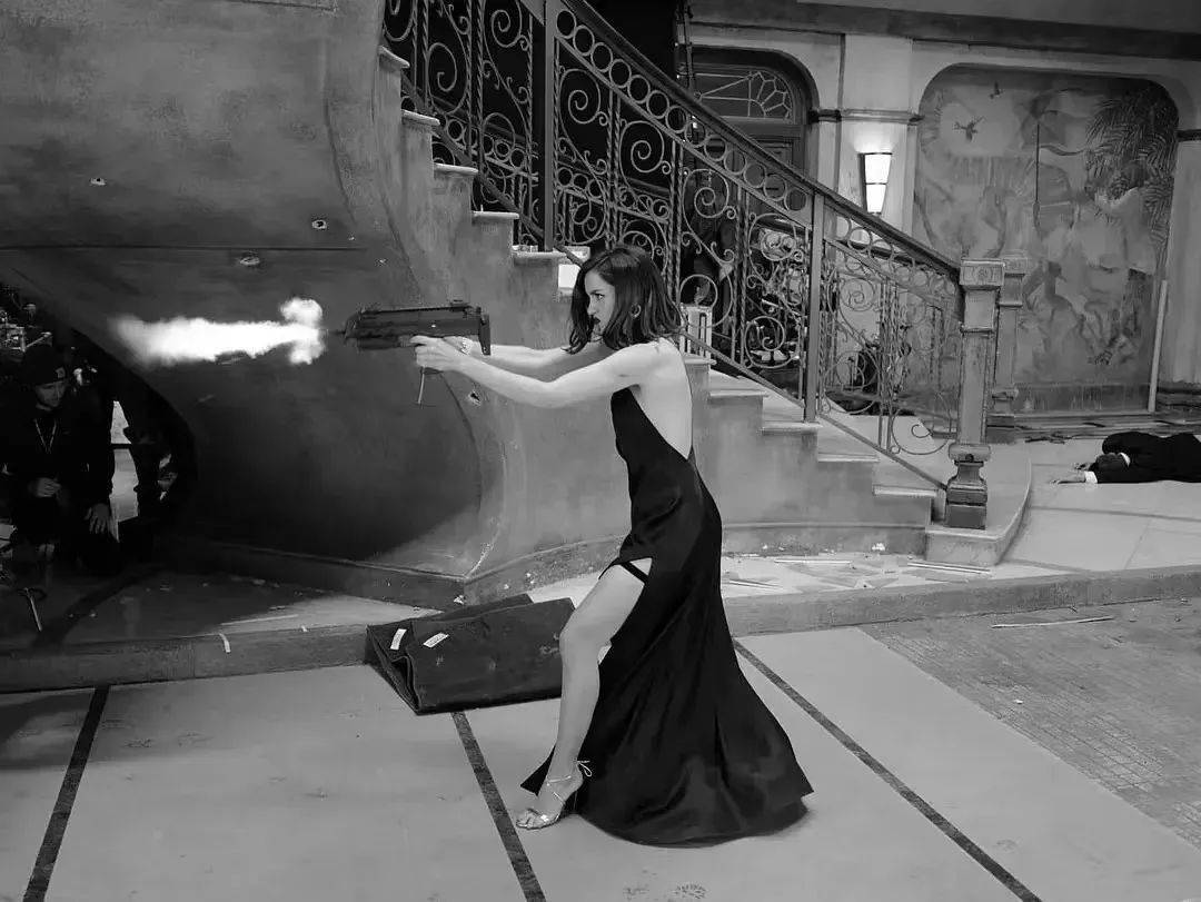 邦德|他终于不找花瓶女了?