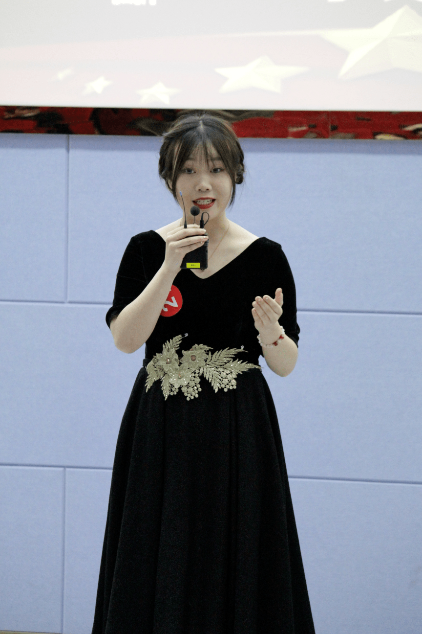 21级中药3班周佳欣蓓蕾初开,青春洋溢,不畏严寒,不畏黑暗.