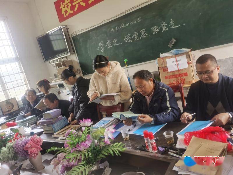 常规|隆回县西洋江镇中心学校对田心小学开展教学常规检查工作