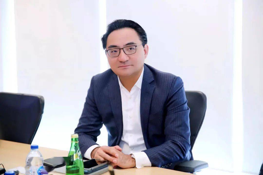 华晨宝马客户服务与支持副总裁康波博士问:bmw的豪华