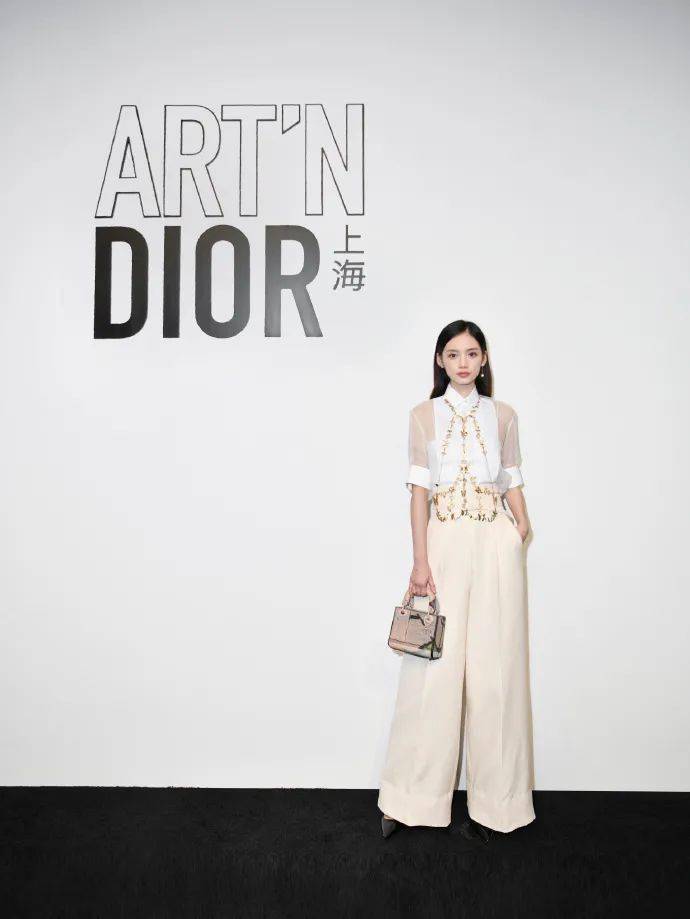 艺术让Angelababy 景甜 任敏 都爱不释手的LADY DIOR，又出“新皮肤”啦！