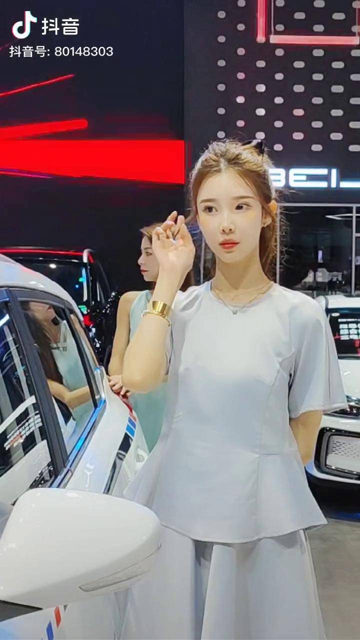 车模小姐姐2021重庆国际车展十大车模又见刘刘美女的头发好玩吗
