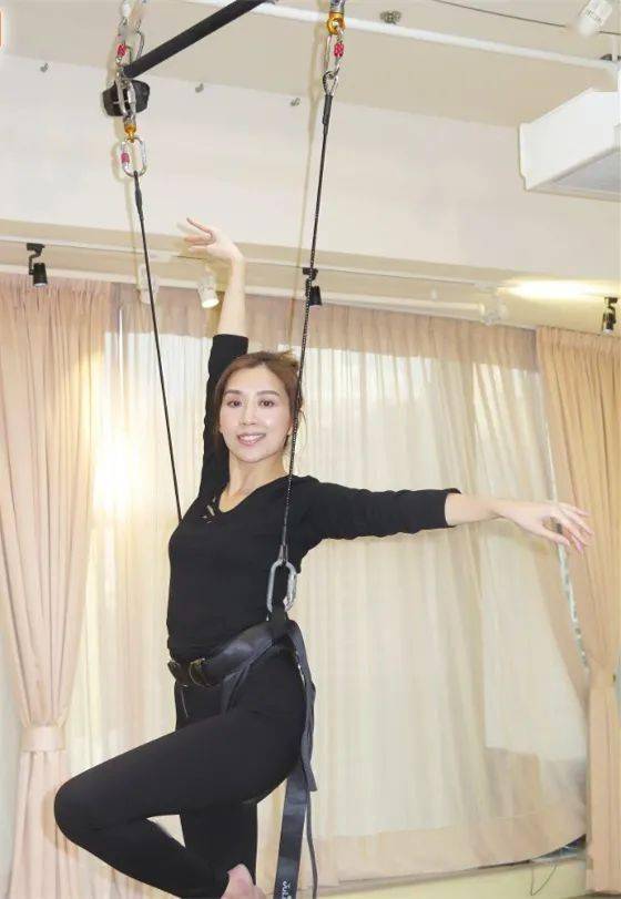 黄智雯10米高空倒吊唔怕死_都安全