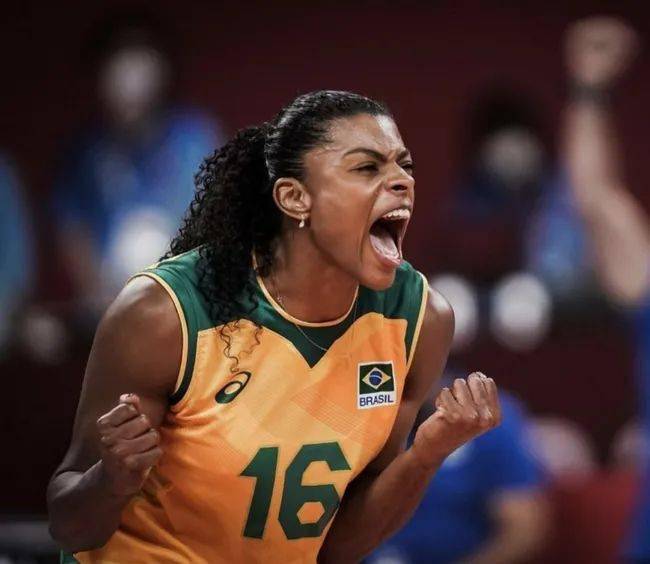 巴西女排主攻手费加雷荣膺年度最佳室内排球运动员,杜达获得年度最佳