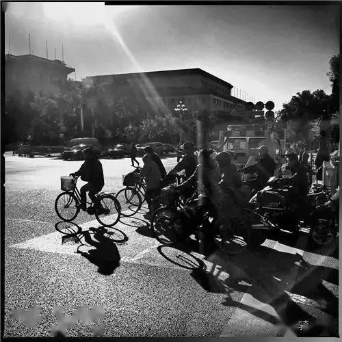 设备要单反何用？手机照样拍出自行车大片！