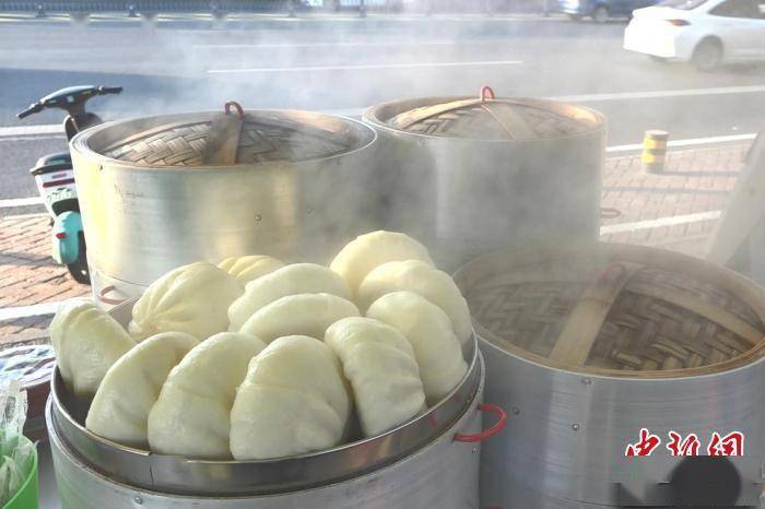 张俊|安徽合肥:免费“热”早餐让环卫工人不再“冷”