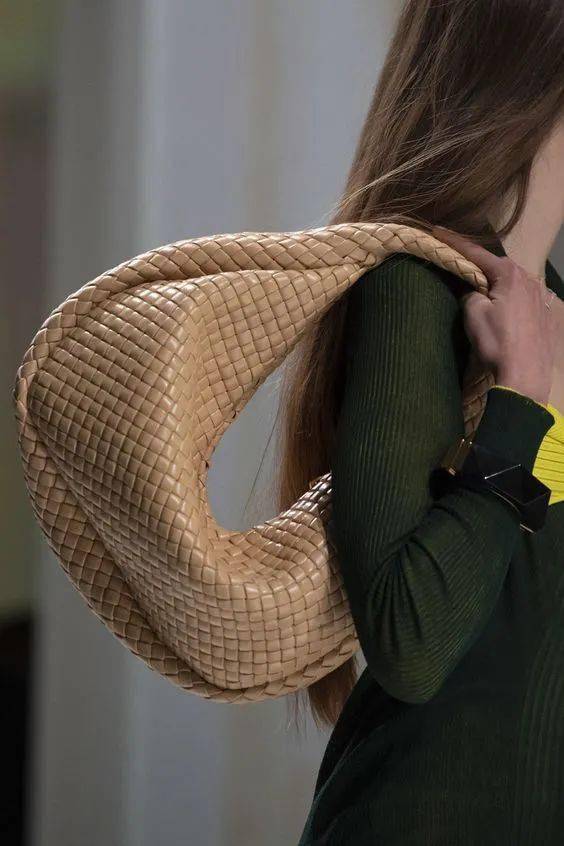 品牌 BV设计师离职,时尚圈再无“云朵包”