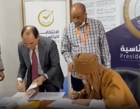 卡扎菲之子参选利比亚总统 现身站点登记（图）