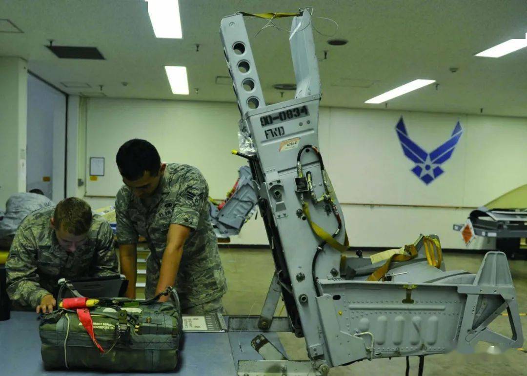 gau-5a救生步枪_隐形战斗机