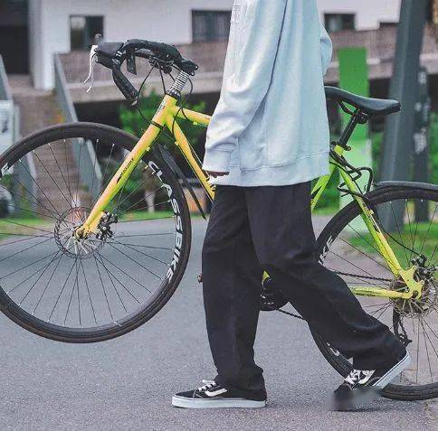 身材能抵御零下低温的工装裤！1条暖过3条秋裤，还又飒又显瘦