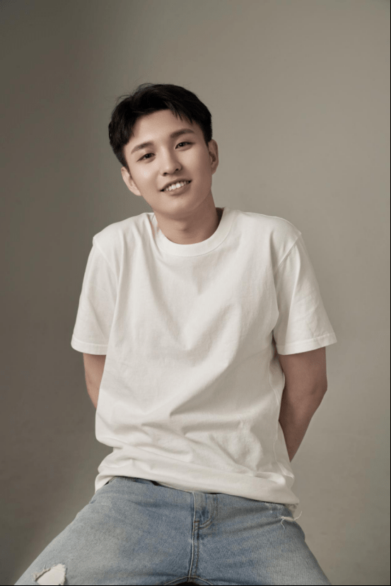 胡昊饰演成启的好朋友陈让来自上戏表演系的山东男孩胡昊,在片中饰演