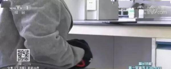 火光四溅！这款“冬日神器”险酿大祸！学生拍下寝室惊人一幕！