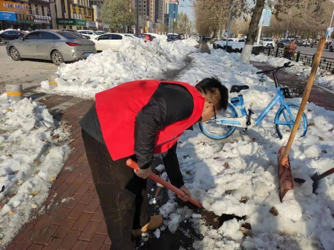 堅守除雪主戰場爭分奪秒顯擔當正良街道及各社區週末持續開啟除雪模式