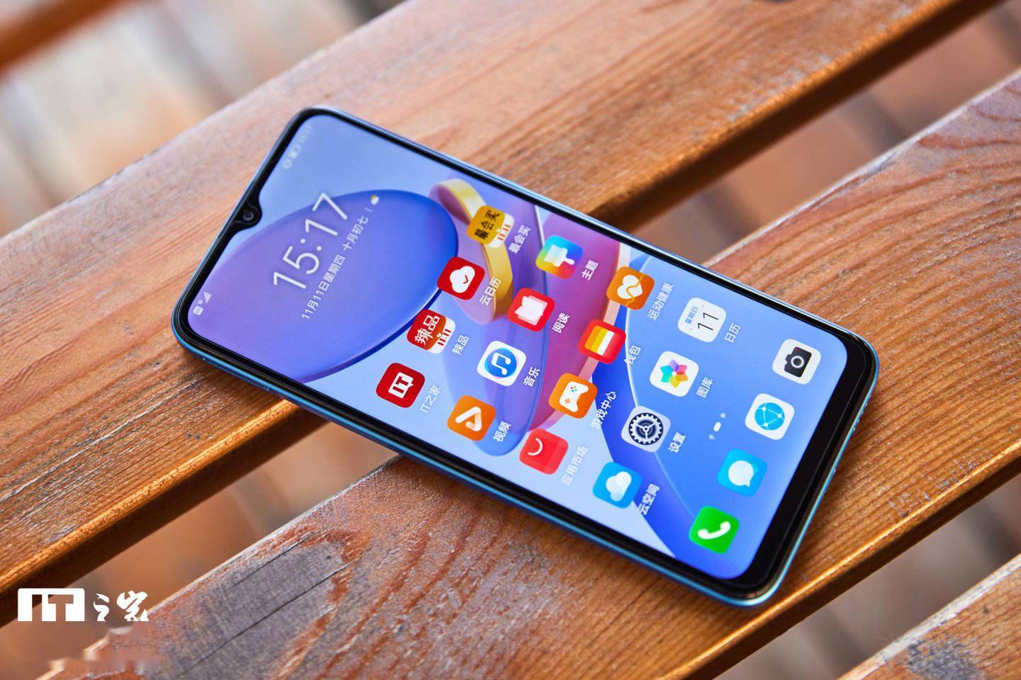 联通 U-MAGIC 优畅享 30e 5G 手机上手：做工扎实的千元机选手