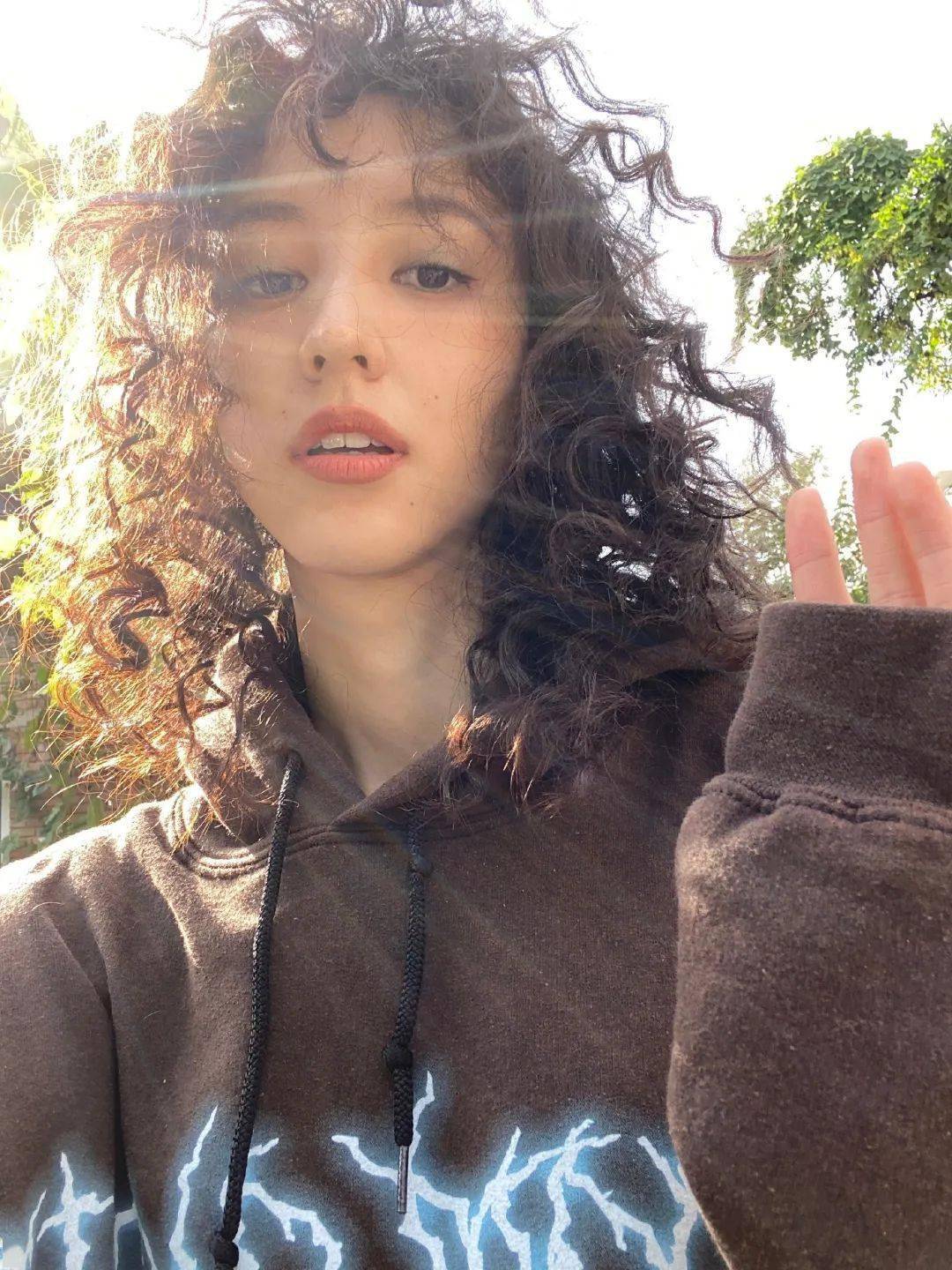 发型看了李庚希周雨彤的长发，我更想剪短头了