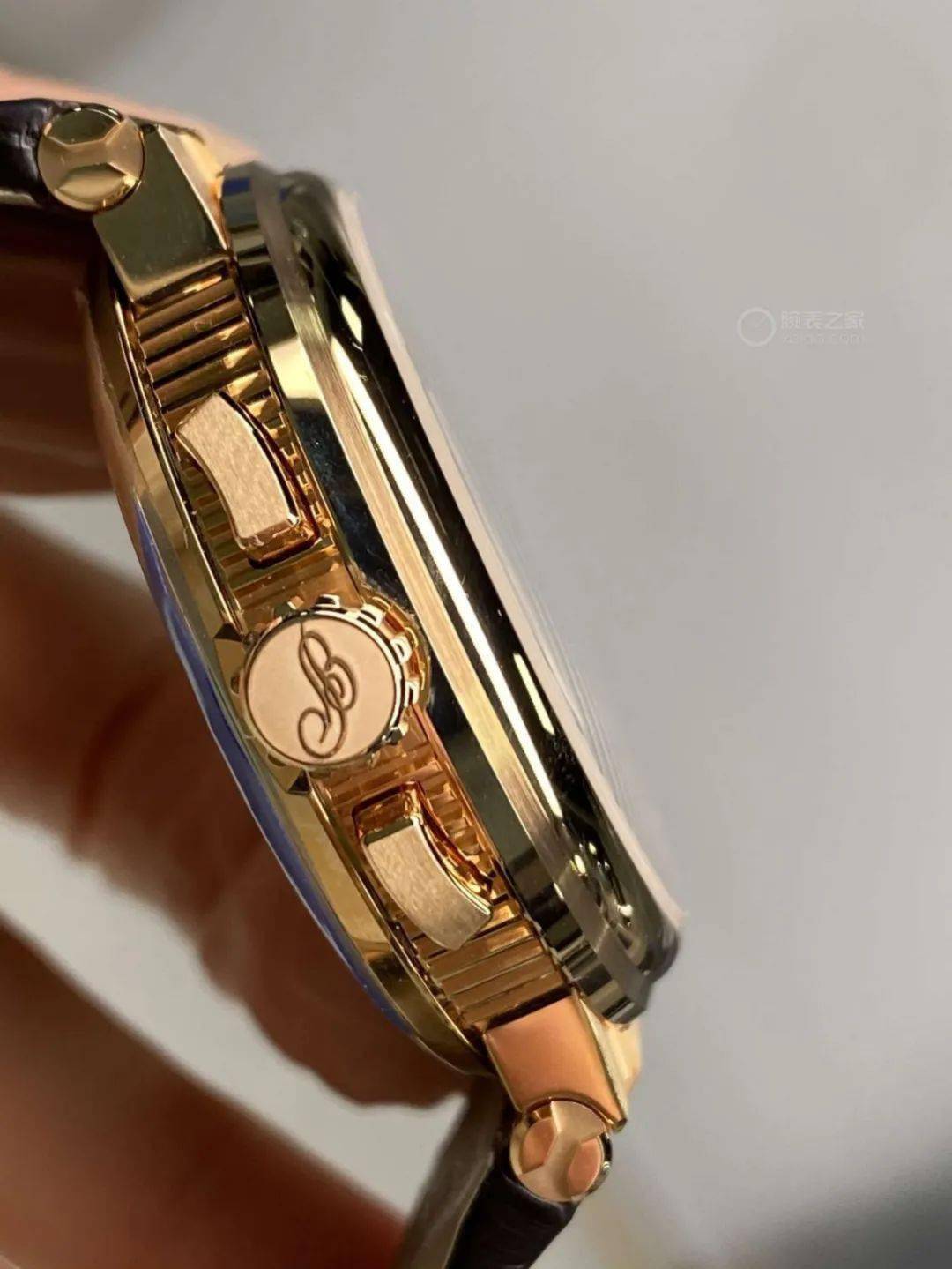 上手寒冷的冬天，赶紧买只皮带表压压惊