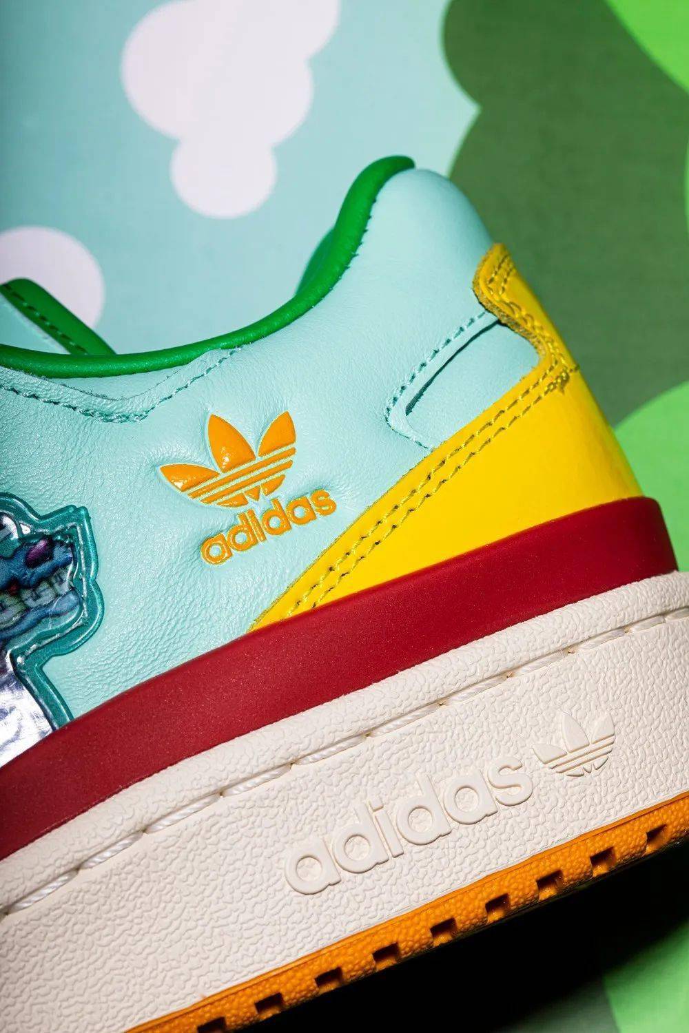 Kerwin 社交牛 X 症专属！今年阿迪最怪联名鞋定价看傻了！网友：上脚不挺帅吗？！