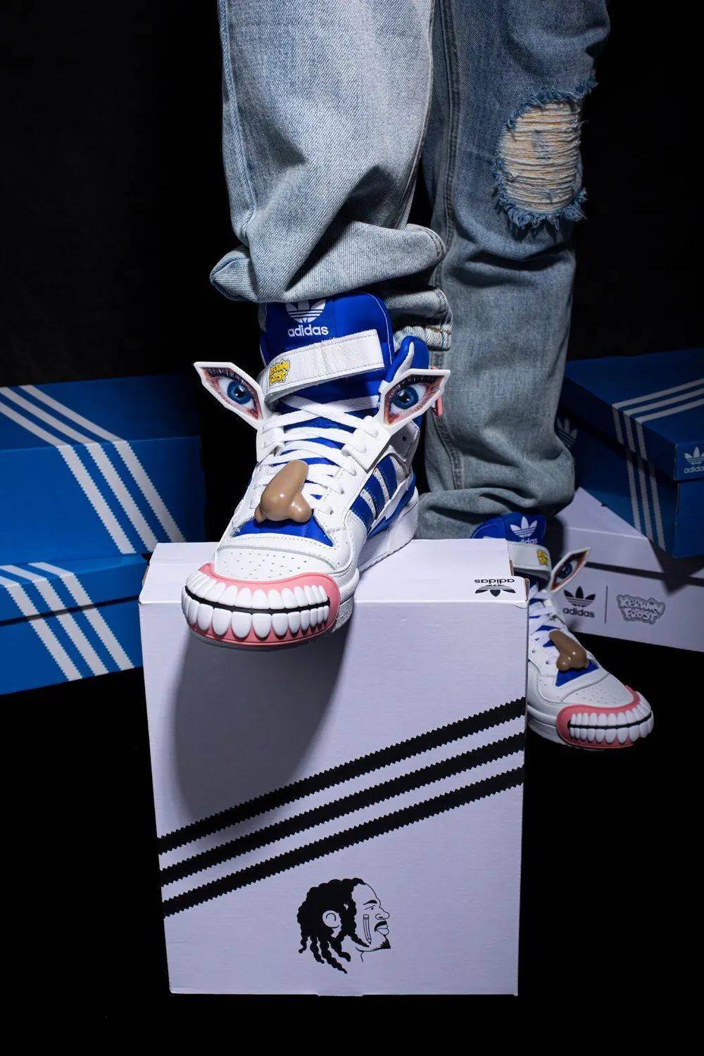 Kerwin 社交牛 X 症专属！今年阿迪最怪联名鞋定价看傻了！网友：上脚不挺帅吗？！