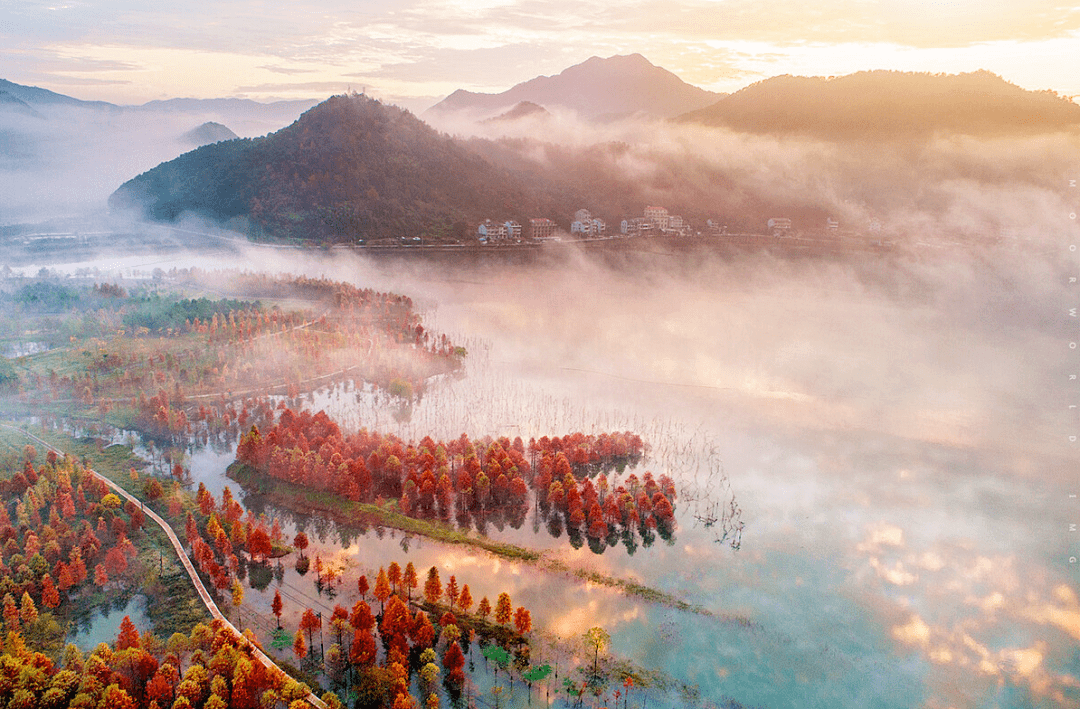 湖水清澈照人游满目青山皆为景/长潭水库/地址:台州市黄岩区平田乡