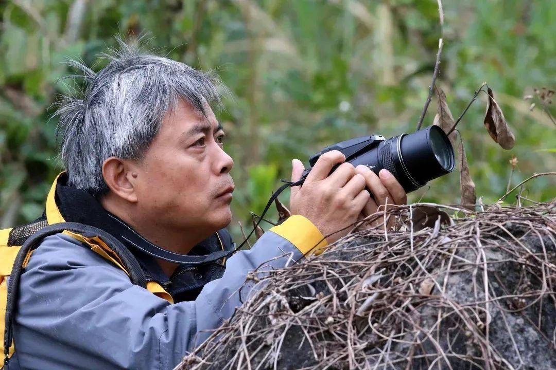 随队专家介绍摄影/彭建生希望此次考察对于横断山地区野生动物影像