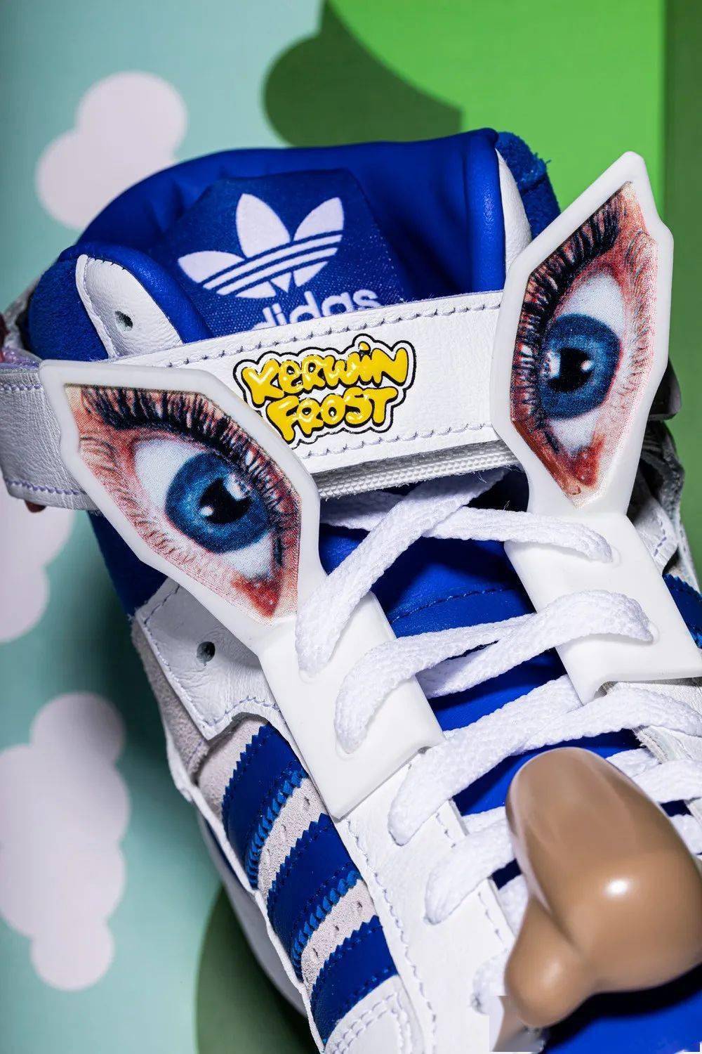 Kerwin 社交牛 X 症专属！今年阿迪最怪联名鞋定价看傻了！网友：上脚不挺帅吗？！
