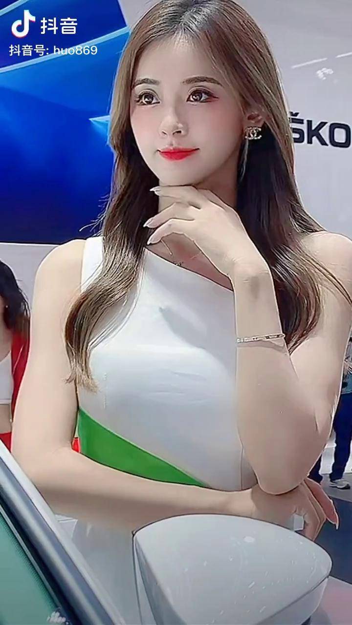 最美车模五月儿女神美女车展现场车模小姐姐拍摄现场最美车模