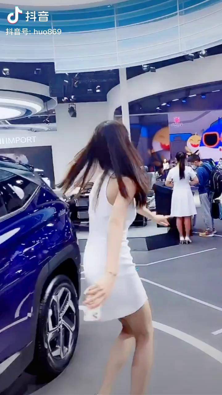 最美背影女神蘇寧背影女神最美車模蘇寧車展現場美女女神