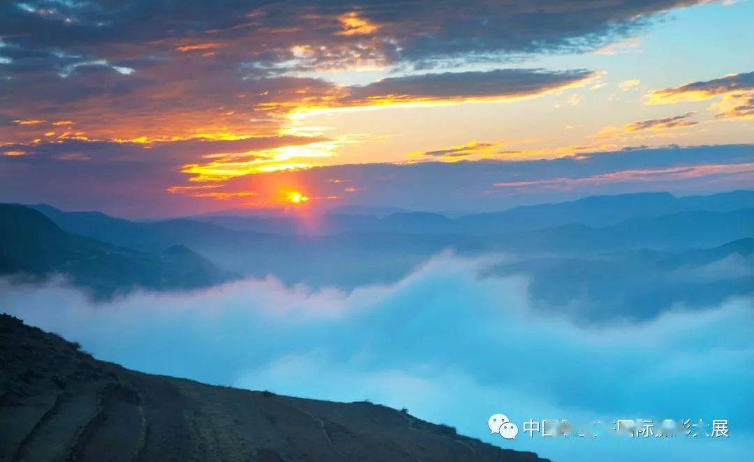 日落集山气日夕佳飞鸟相与还
