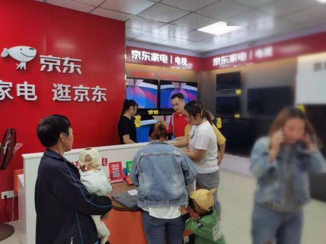 90后四川小伙开京东家电专卖店利润增长可观 延保服务成销售"法宝"