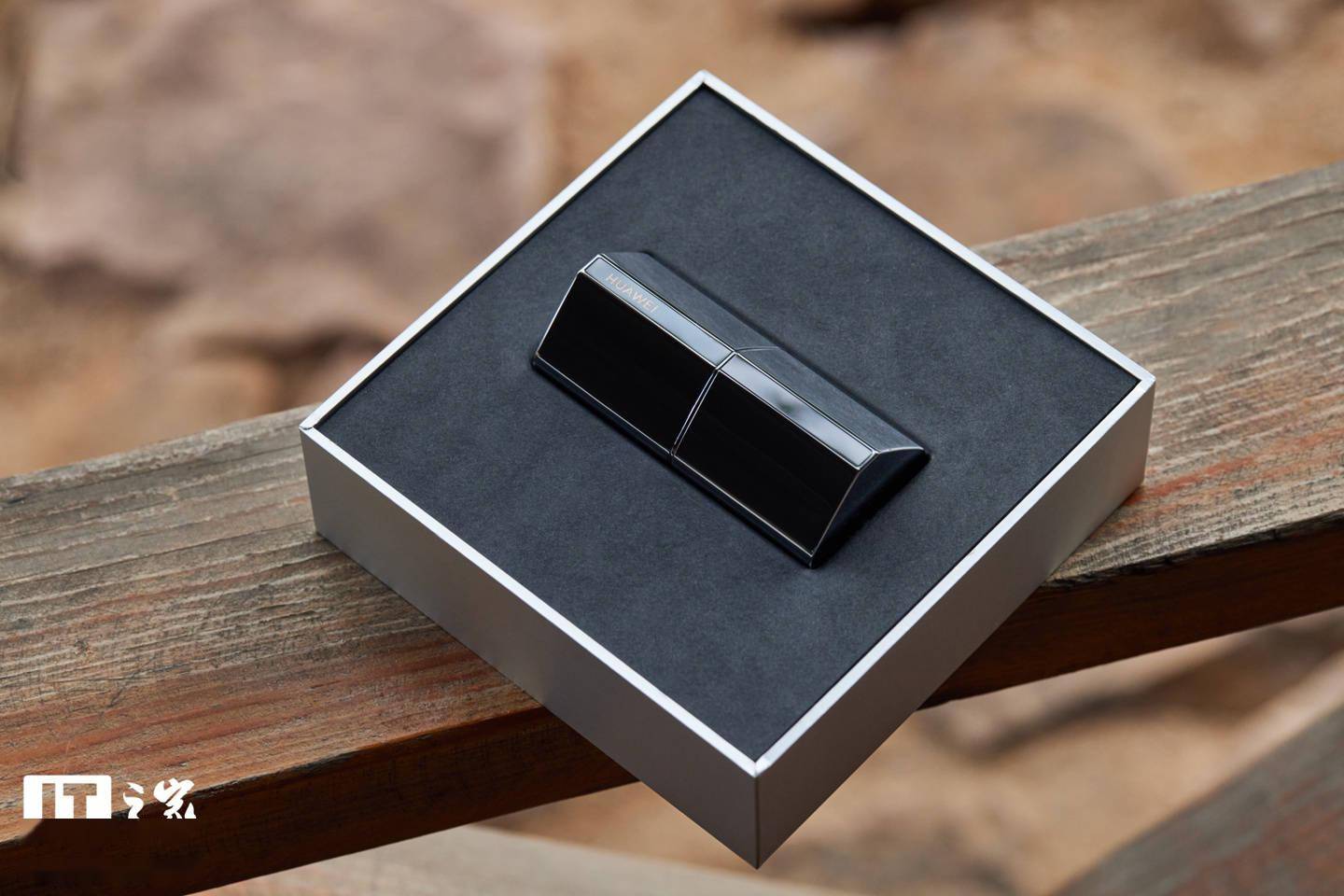 【IT之家开箱】华为 FreeBuds Lipstick 口红耳机图赏：声色由我