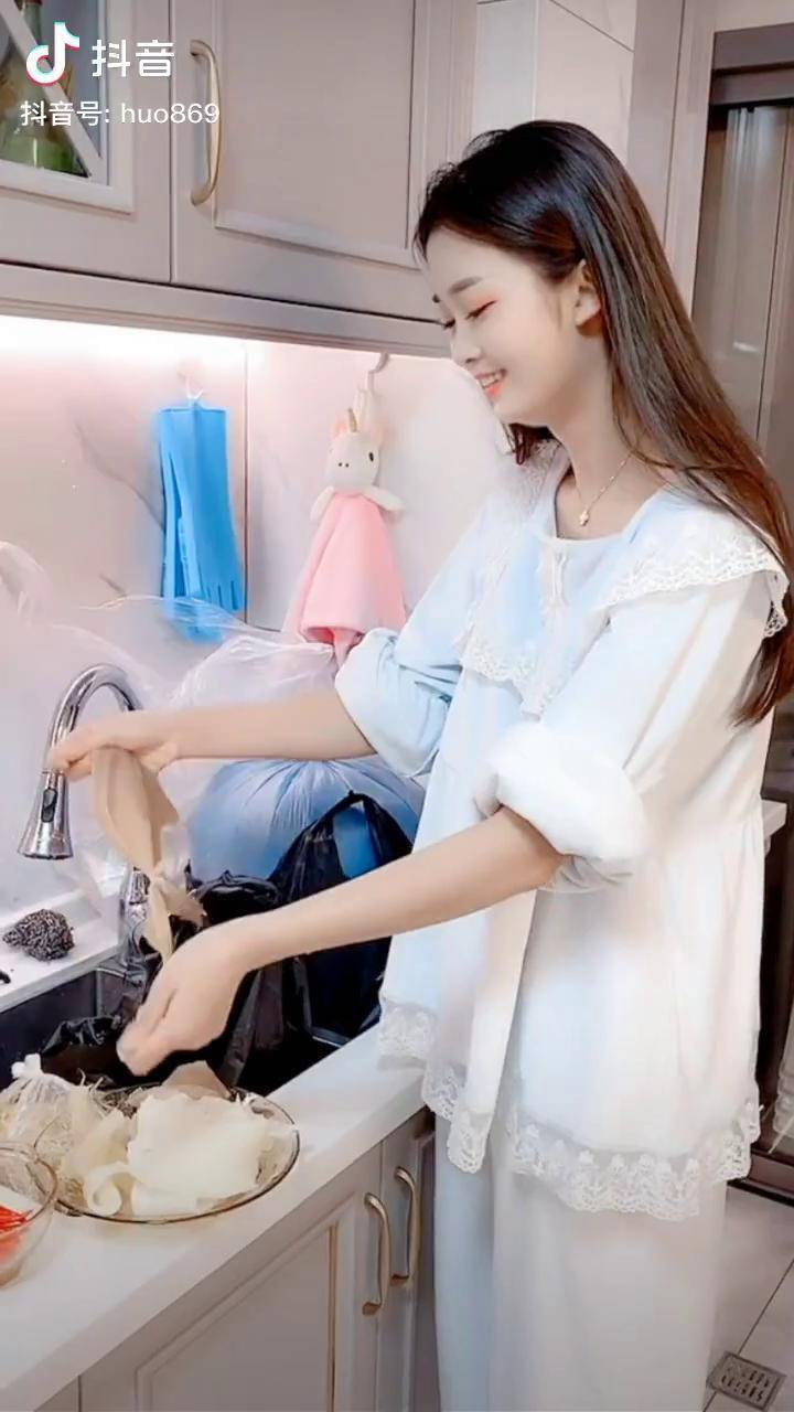 这个豆皮是不是很像塑料手套美女最美车模李凉凉上得厅堂下得厨房神仙