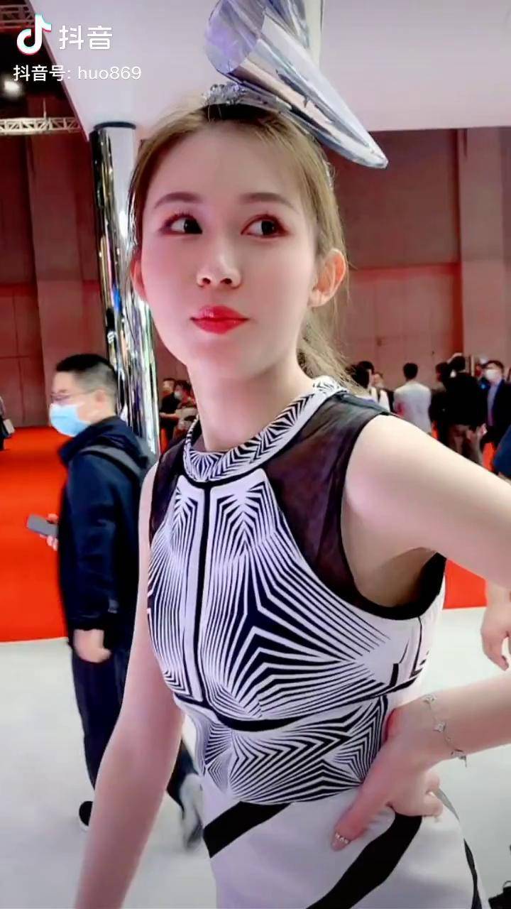 王冠气场车模刘婷小姐姐.最美车模刘婷 气质美女 神仙颜值 美女 女神