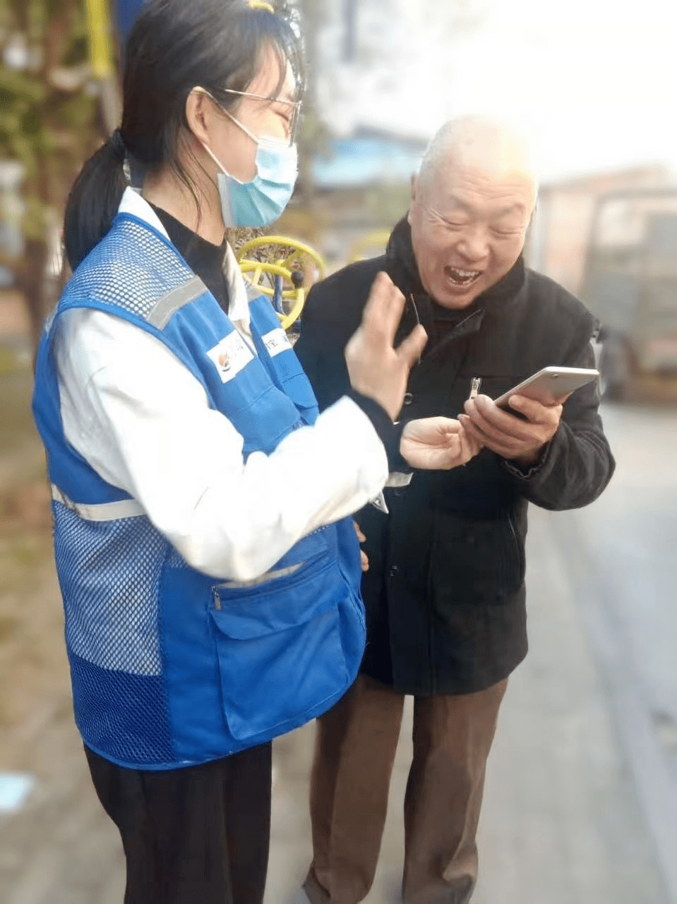 助老丨蓝马甲青年志愿者在行动