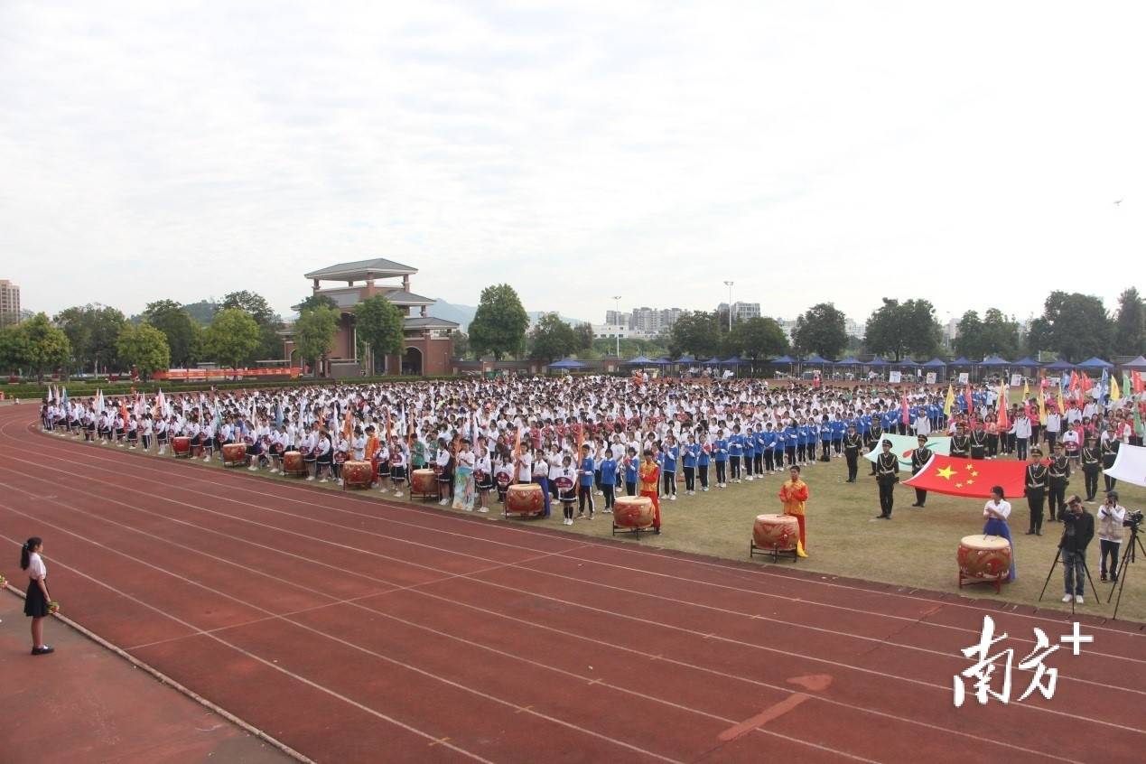 中山市桂山中学举行2021年秋季运动会_高二