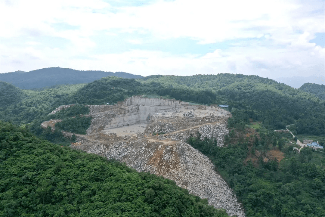 麻城石材矿山图片
