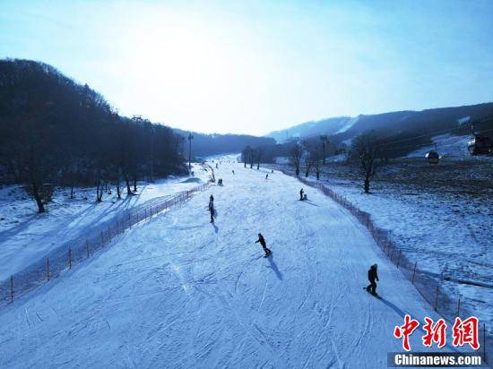 雪场|2021吉林雪场 “开板”首滑：冰雪季“烘热”冬奥