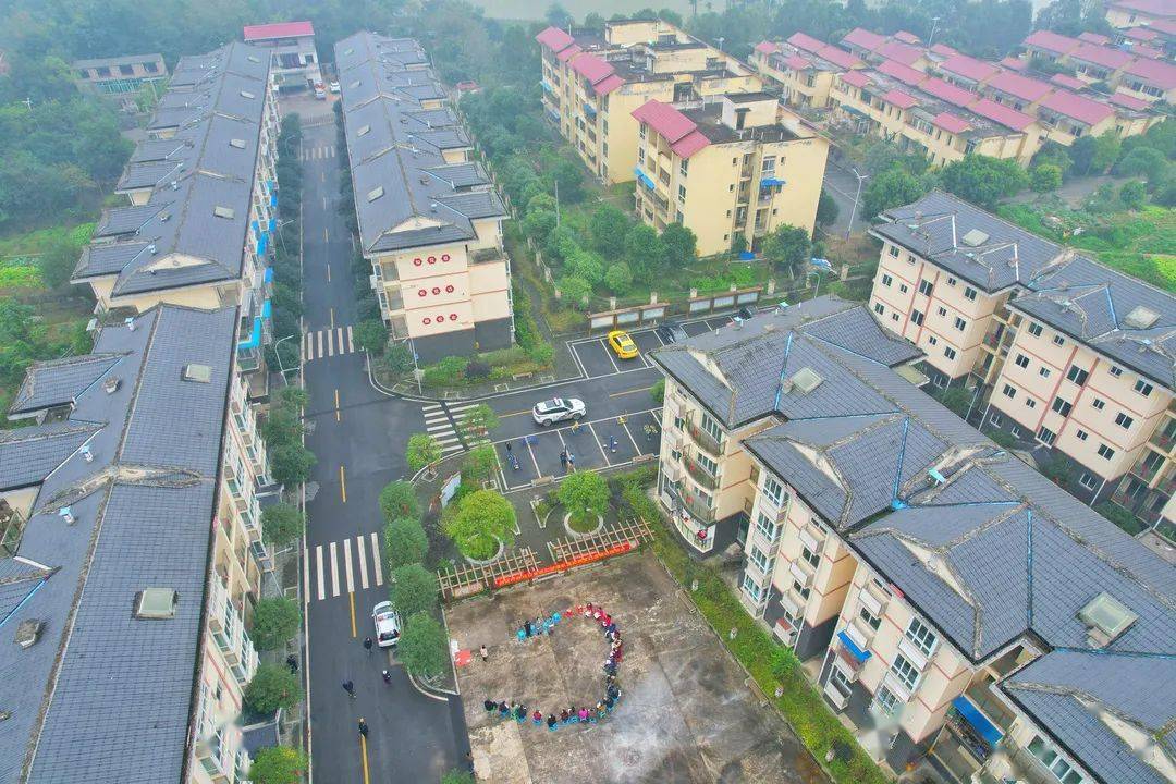 学党史办实事住新房搬新家白市驿镇圆民宜居梦