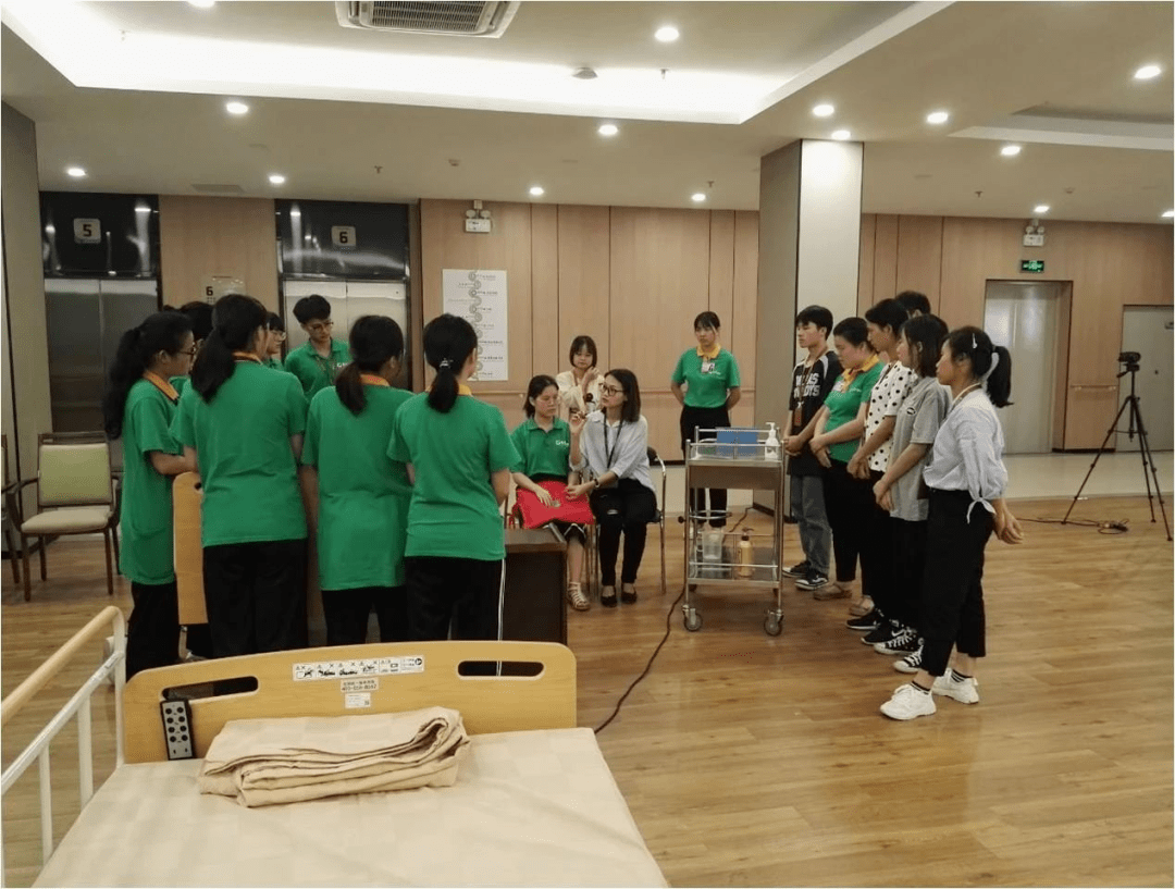 机构|新业态获肯定丨银幸家护获评「羊城金牌社区居家养老服务机构」