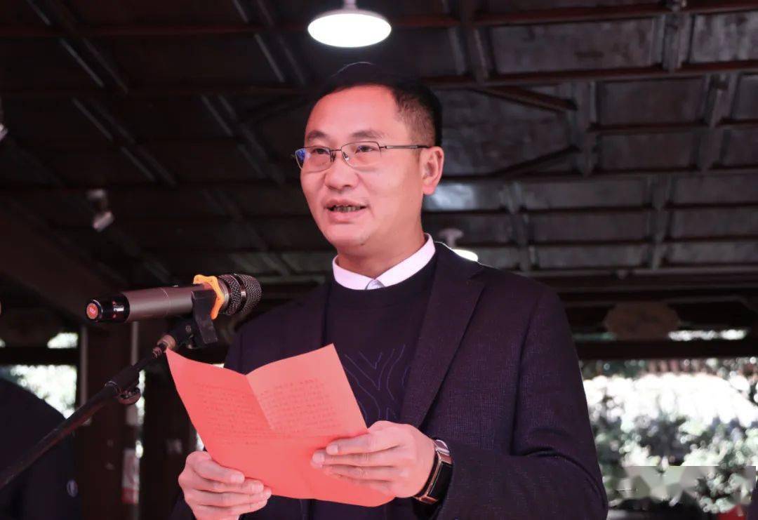 县委书记段红丽宣布"鹤庆县铸牢中华民族共同体意识书画展"开展.