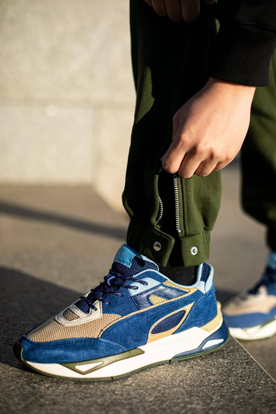 设计 破案了!早就怀疑 Jennie、权志龙穿的是同一个牌子!「新联名鞋」又是男女通吃!