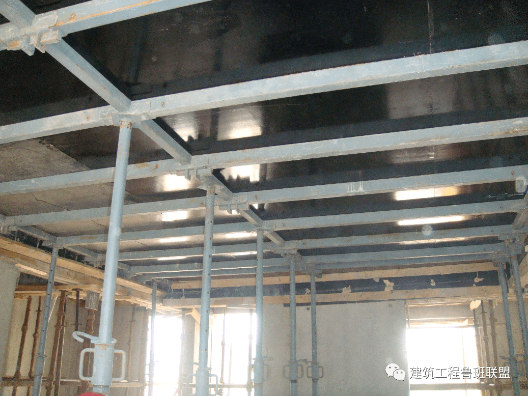 主次钢梁独立式钢支撑系统