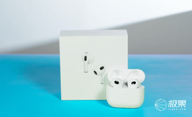 苹果AirPods 3深度体验！全新设计、佩戴舒适、音质飙升、续航更长…比Pro还值！