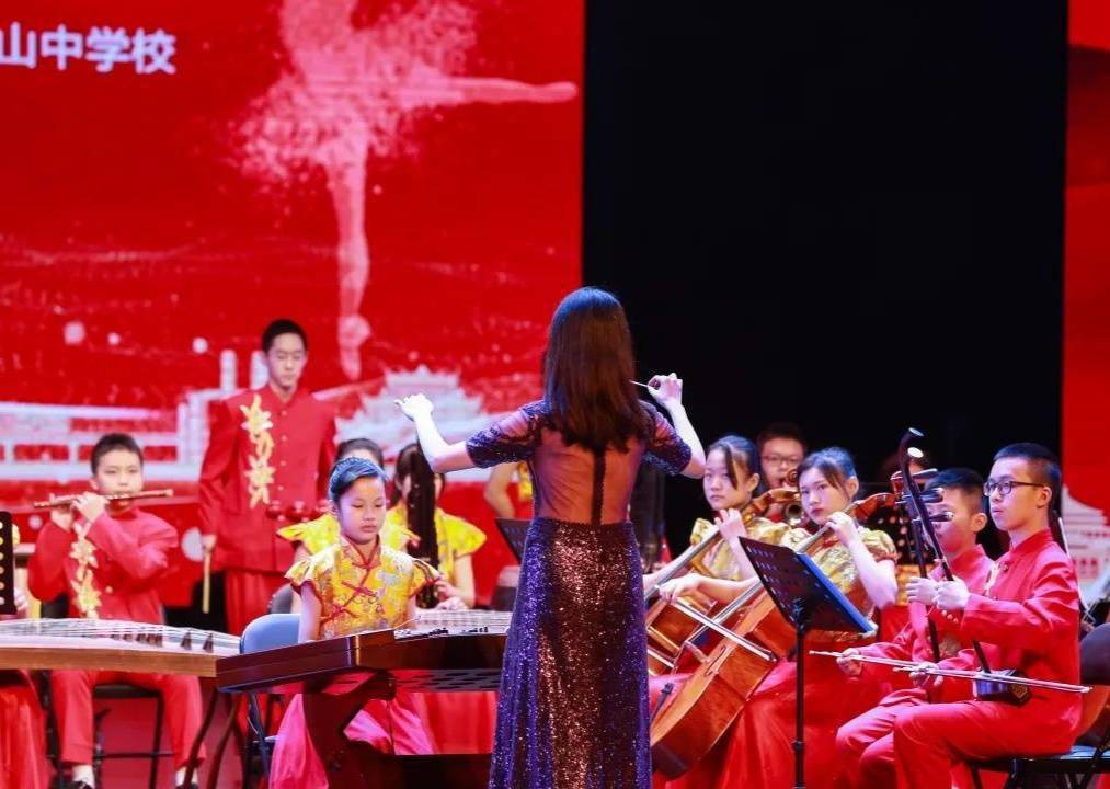 艺术|重庆八中在市级展演四大类别比赛中屡次问鼎