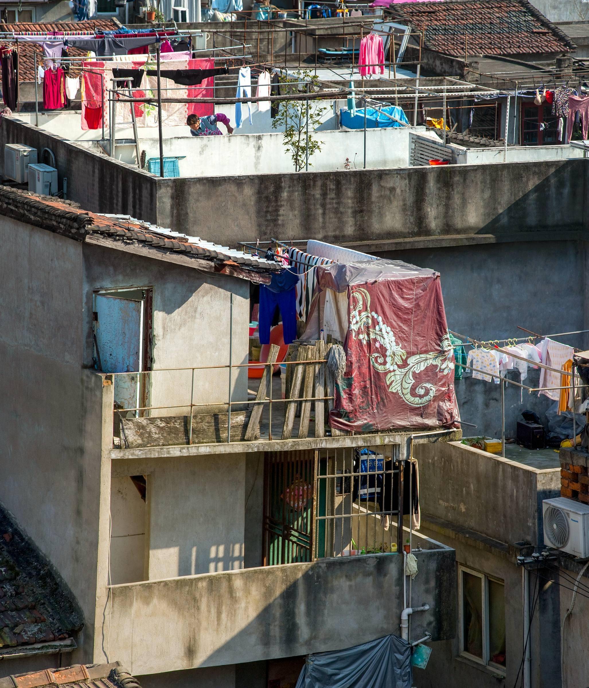 上海|摄影家楼定和过世：上海“另一半人的生活”的影像如何不散失